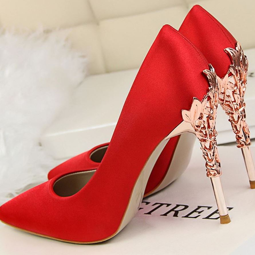 Female host bridesmaid stiletto pointed wedding shoes