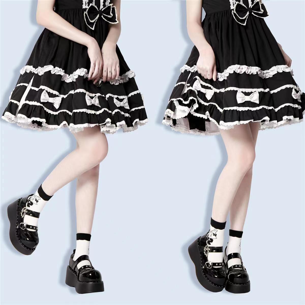 Retro Female With Hearts Decorative Chain Uniform Leather Shoes